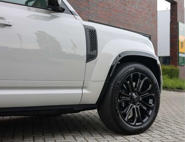 Land Rover Defender P635 — photo 19