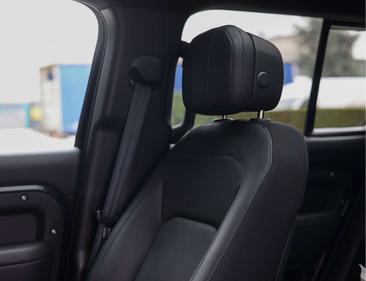 Land Rover Defender 110 P300e — photo 4