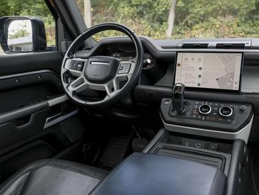 Land Rover Defender 110 D300 — photo 10