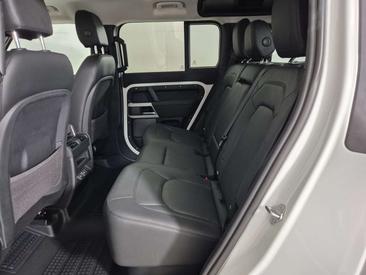 Land Rover Defender 110 D250 — photo 5