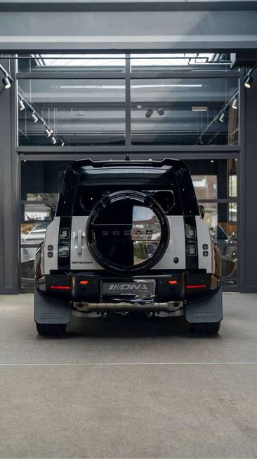 Land Rover Defender 110 P300e — photo 31