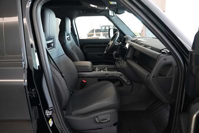 Land Rover Defender 110 P635