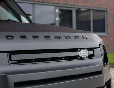 Land Rover Defender 110 P300e — photo 9
