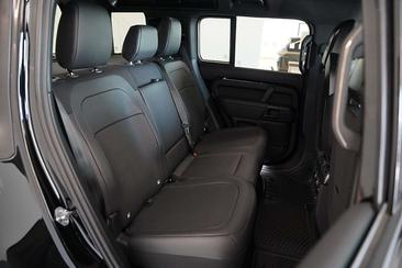Land Rover Defender 110 P635 — photo 7