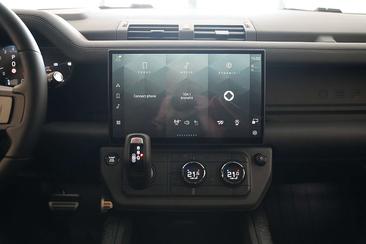 Land Rover Defender 110 P635 — photo 9