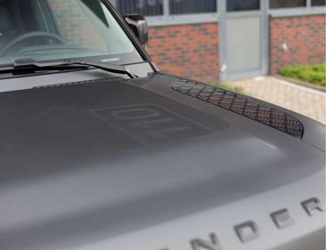 Land Rover Defender 110 P300e — photo 10