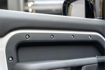 Land Rover Defender 110 P300e — photo 35