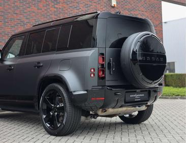 Land Rover Defender 110 P300e — photo 11
