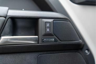 Land Rover Defender 110 P300e — photo 36