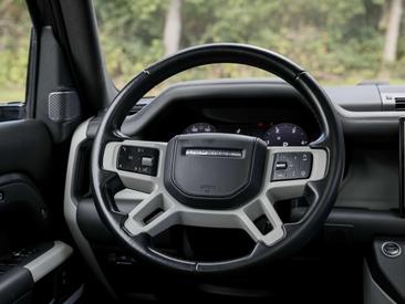 Land Rover Defender 110 D300 — photo 18