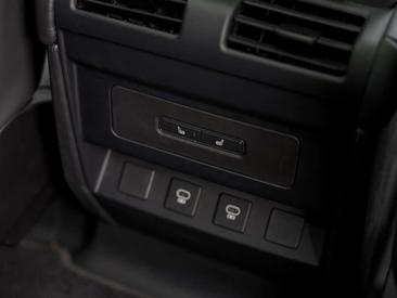 Land Rover Defender 110 D300 — photo 19