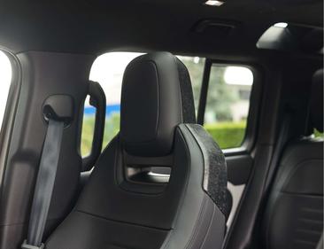Land Rover Defender P635 — photo 28