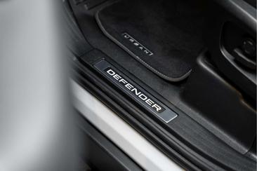 Land Rover Defender 110 P300e — photo 39