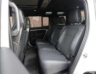 Land Rover Defender P635 — photo 29