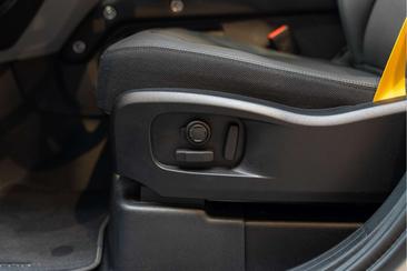 Land Rover Defender 110 P300e — photo 40
