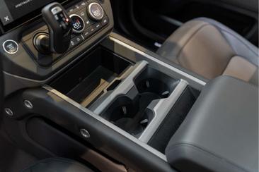 Land Rover Defender 110 P300e — photo 42