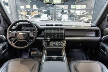 Land Rover Defender 110 P300e — photo 46