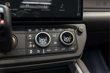 Land Rover Defender 110 P300e — photo 47