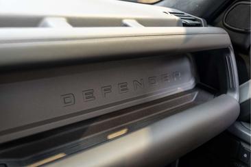 Land Rover Defender 110 P300e — photo 48