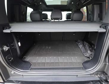 Land Rover Defender 110 P300e — photo 22