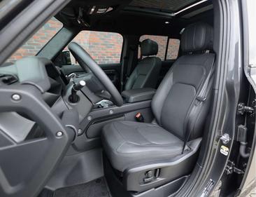Land Rover Defender 110 P300e — photo 25