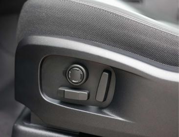 Land Rover Defender 110 P300e — photo 26