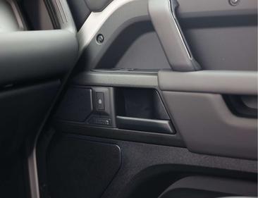 Land Rover Defender P635 — photo 42