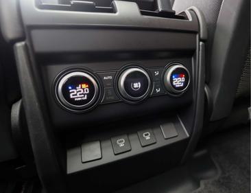 Land Rover Defender 110 P300e — photo 31