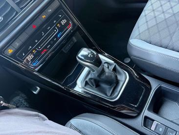 Volkswagen T-Roc Crossover 1.5 TSI DSG — photo 5