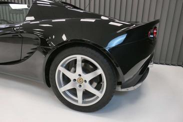 Lotus Elise Roadster — photo 14