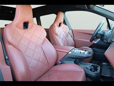 BMW IX XDrive60 — photo 11