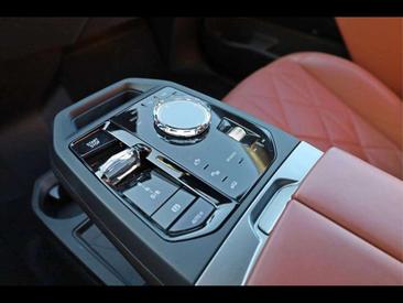 BMW IX XDrive60 — photo 12