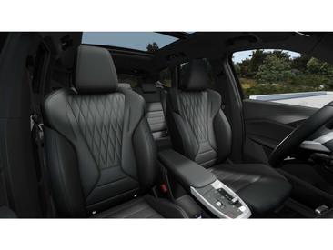 BMW IX1 XDrive30 — photo 4