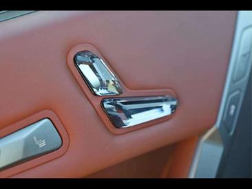 BMW IX XDrive60 — photo 20