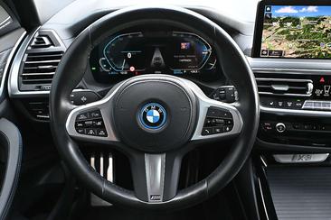 BMW iX3 — photo 18