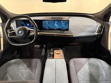 BMW IX XDrive40 — photo 11
