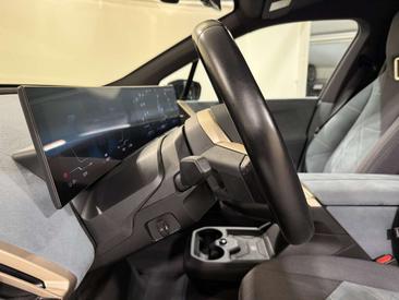 BMW IX XDrive40 — photo 14