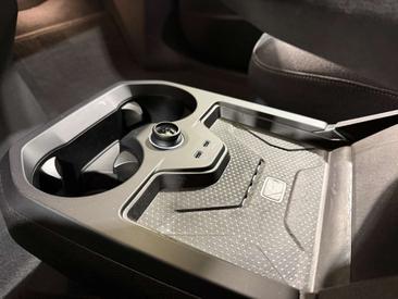 BMW IX XDrive40 — photo 25