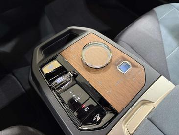 BMW IX XDrive40 — photo 26