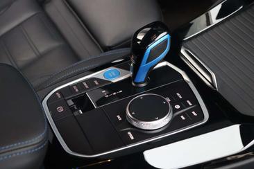 BMW iX3 — photo 7