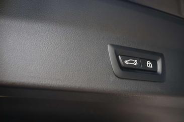 BMW iX3 — photo 8
