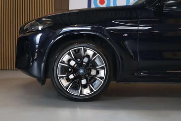 BMW iX3 — photo 9