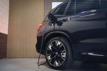 BMW iX3 — photo 12