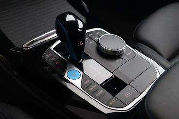 BMW iX3 — photo 28
