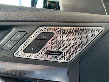 BMW IX1 XDrive30 — photo 18