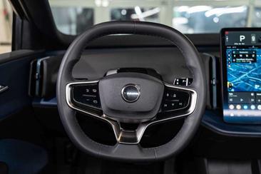 Volvo EX30 Single Motor Extended Range — photo 13