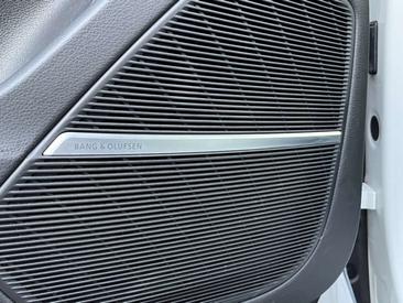 Audi Q8 Competition Plus 50 TDI Quattro — photo 35