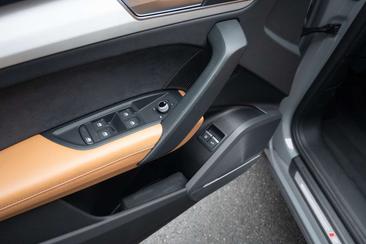 Audi Q5 55 TFSI E Quattro — photo 13