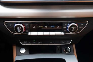 Audi Q5 55 TFSI E Quattro — photo 30