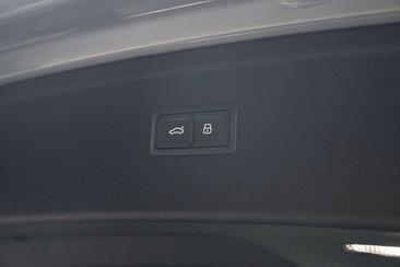 Audi Q5 55 TFSI E Quattro — photo 36